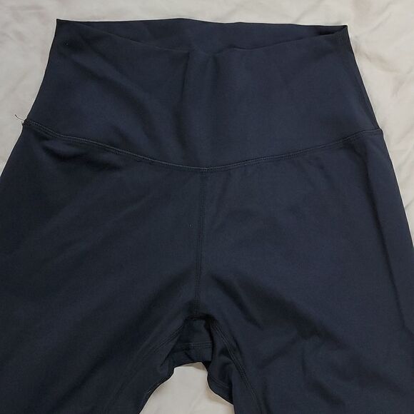 POSHDIVAH TUMMY CONTROL BLACK 7/8 CAPRI LEGGINGS, SIZE MEDIUM - Picture 5 of 8